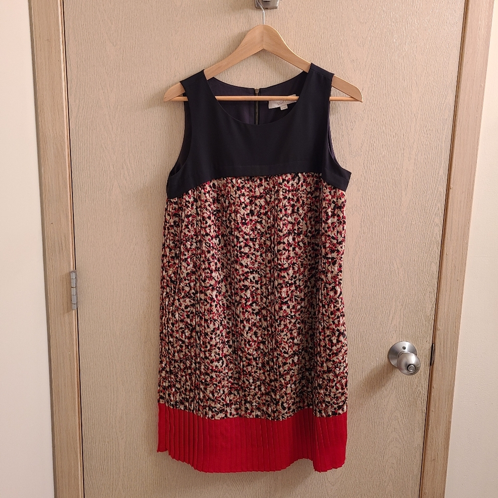 LOFT Sleeveless Pleated Shift D…